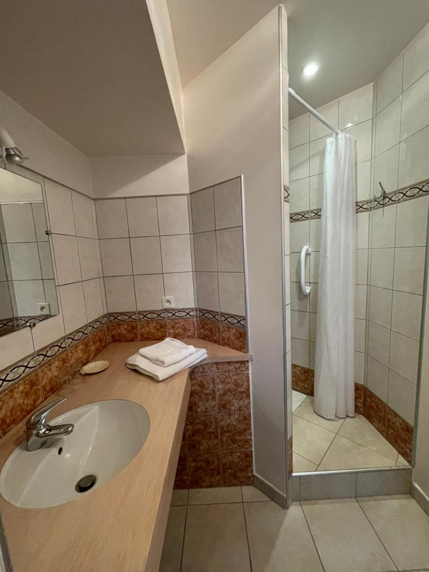 Le Conquerant - Chambres Meublees - Barfleur Extérieur photo