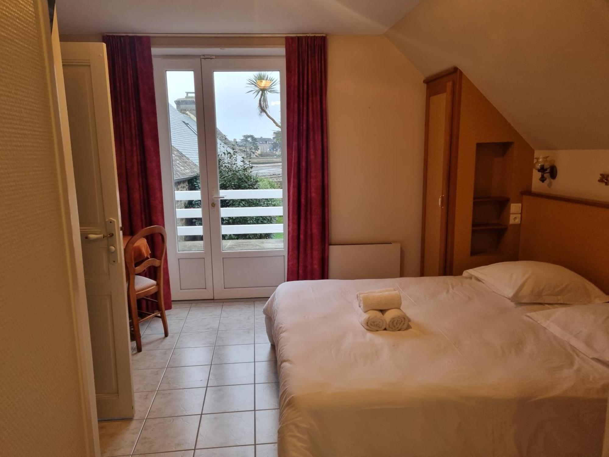 Le Conquerant - Chambres Meublees - Barfleur Extérieur photo