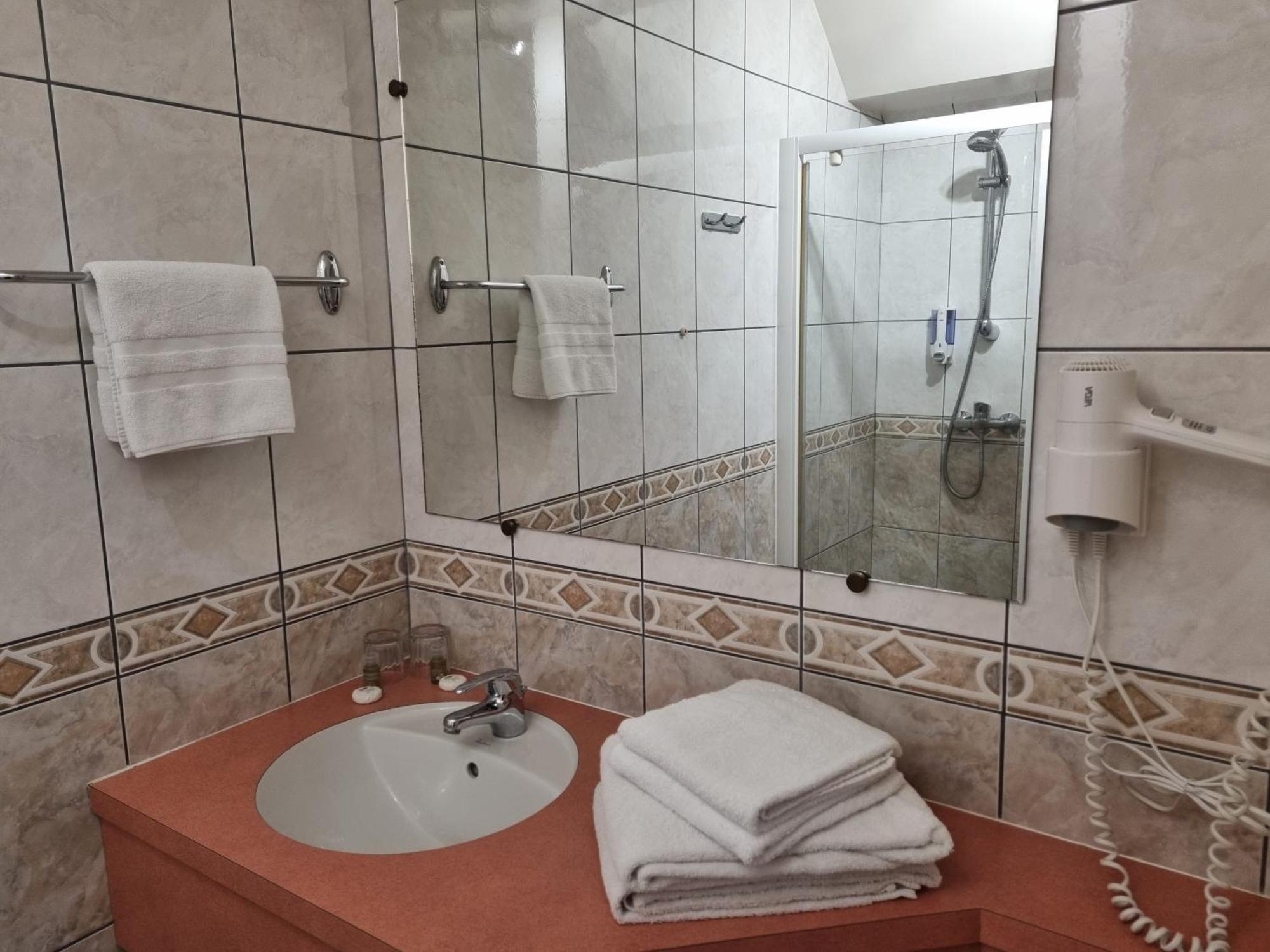 Le Conquerant - Chambres Meublees - Barfleur Extérieur photo